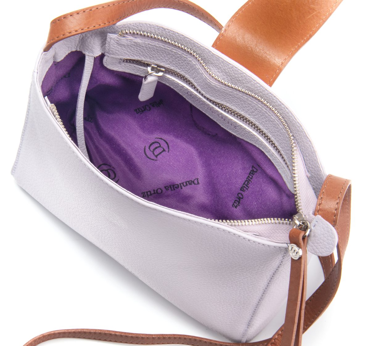 Susan Lilac – Inside crossbody bag in pebbled leather, handcrafted in Argentina – Daniella Ortiz
